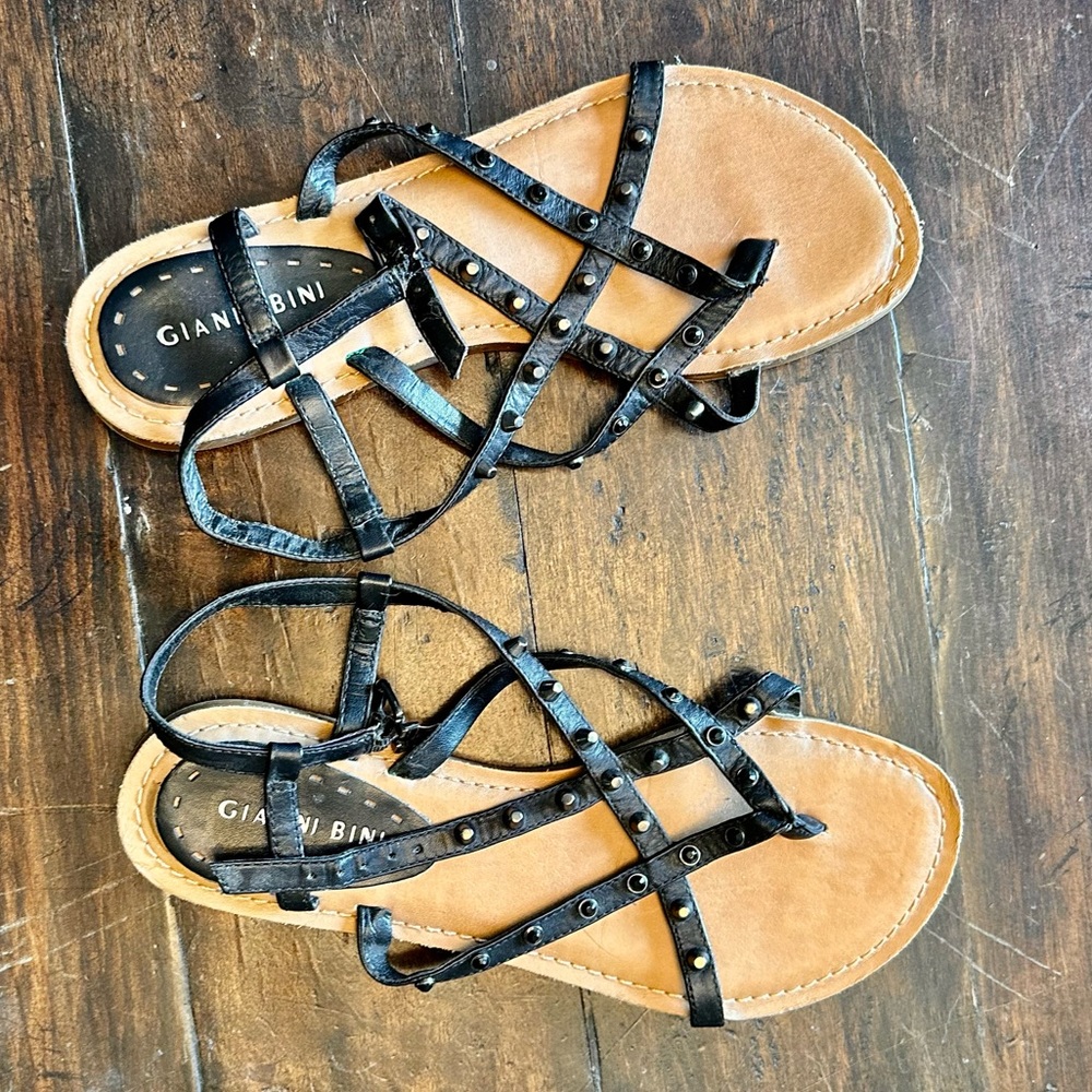 Gianni Bini Black and Tan Sandals